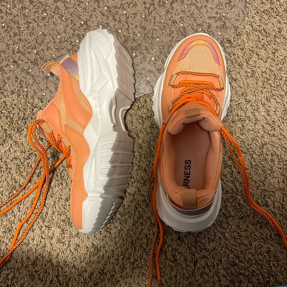 Berness Sneakers - Picture 1 of 8